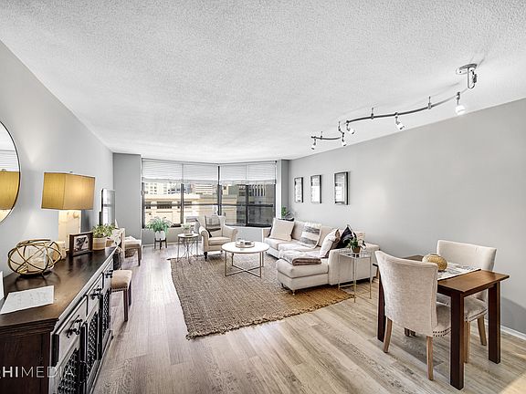 5th image of 405 N Wabash Ave Unit 402