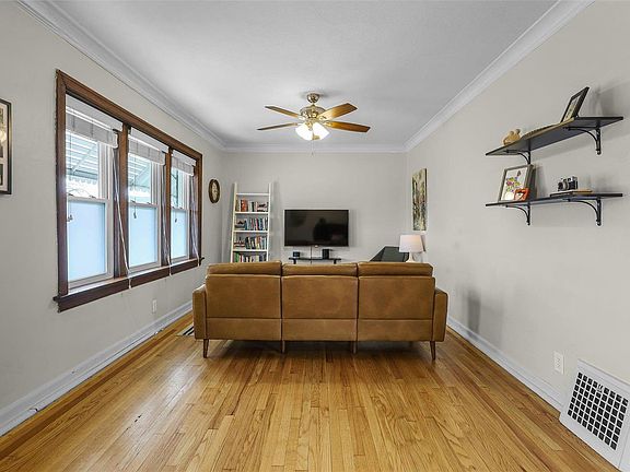 4th image of 5501 Gresham Ave