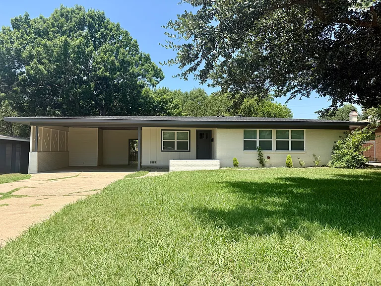 1411 W Shields Dr — Photo 1