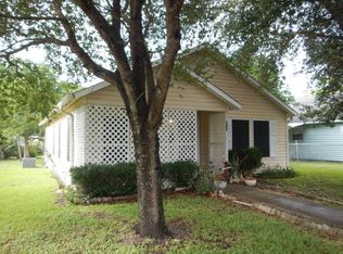 810 E Red River St, Victoria, TX 77901