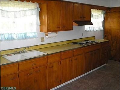 3rd image of 415 N Grener Ave