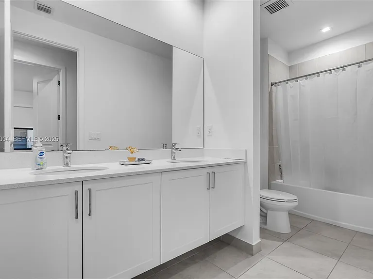 4363 NW 81st Ave — Photo 6