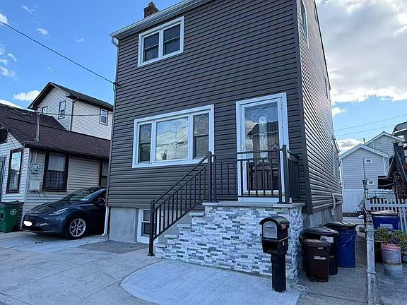 2nd image of 30 Seafoam St