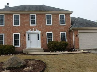 1811 White Oak Dr, Algonquin, IL