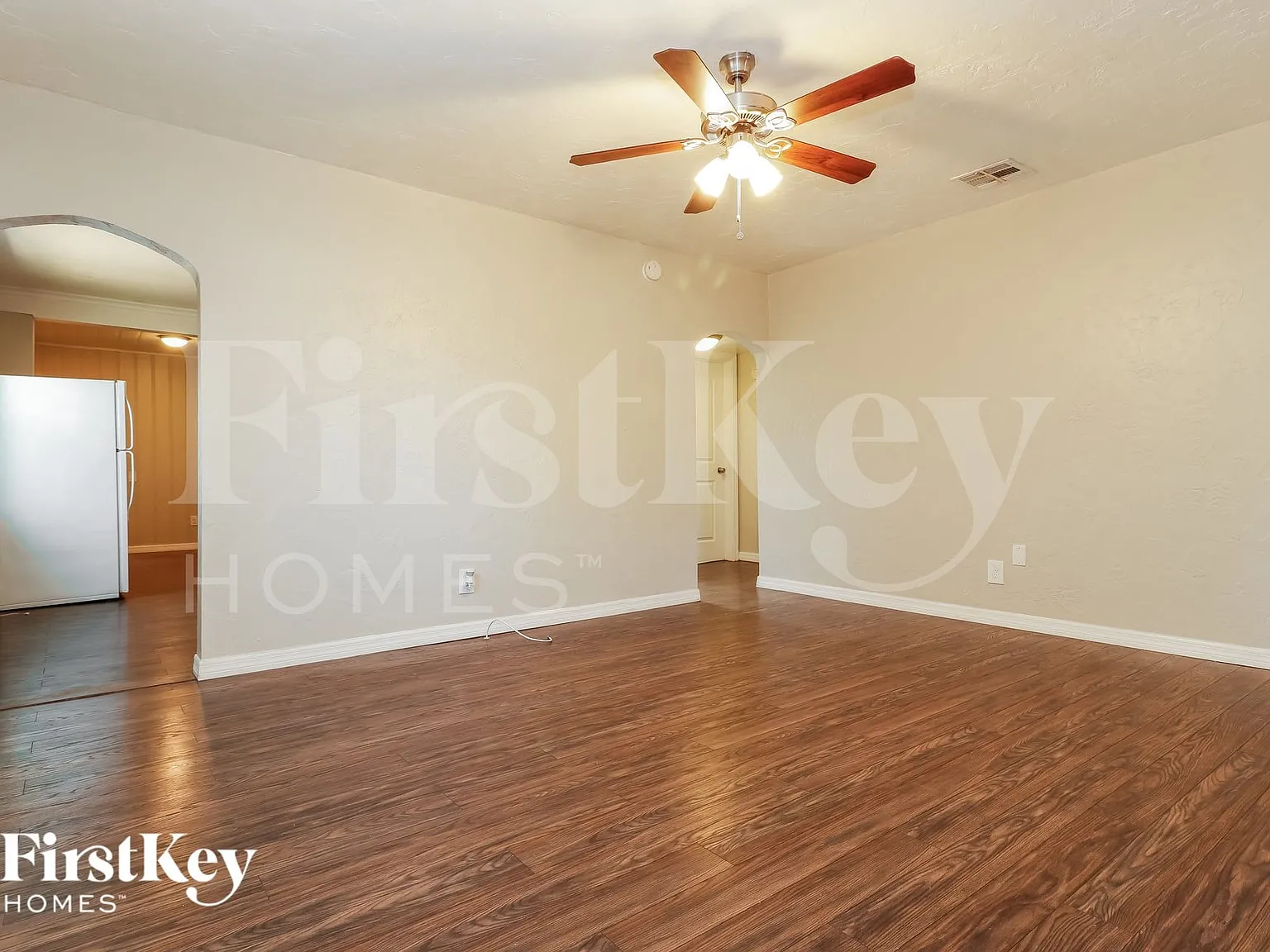 3 bed, 2.0 bath, 1212 sqft, $2,280 — Photo 3