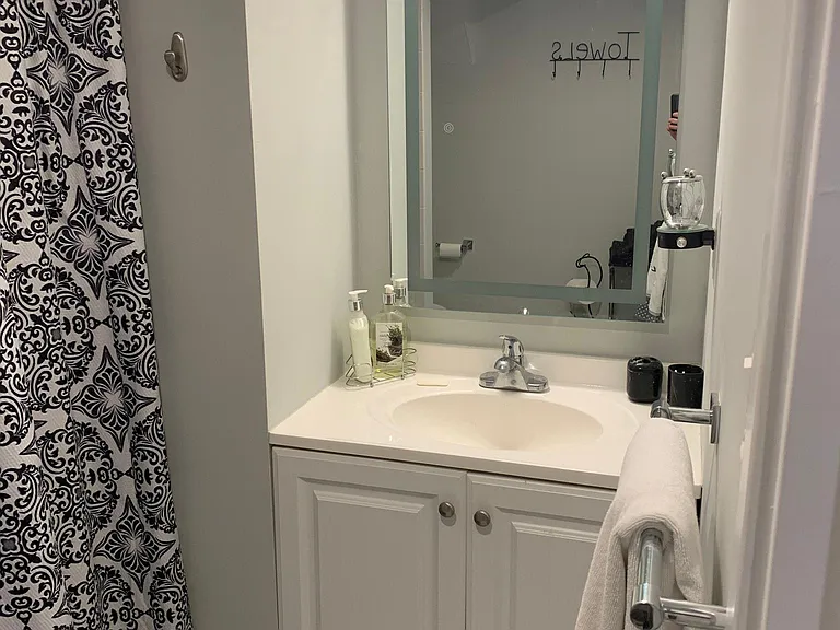 1129 Colonial Ave — Photo 14