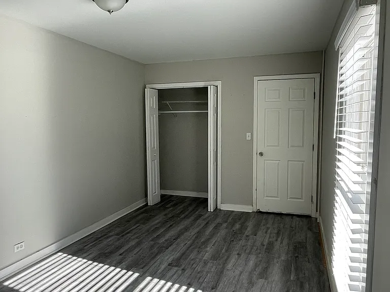 290 Henry St SE #D — Photo 11