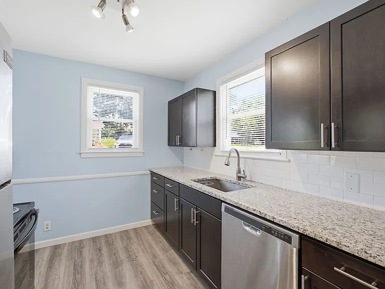 240 Ridgeway Dr — Photo 9