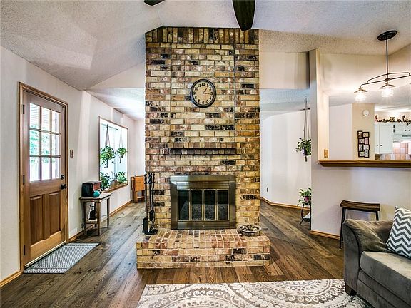 4th image of 410 Lantana Dr