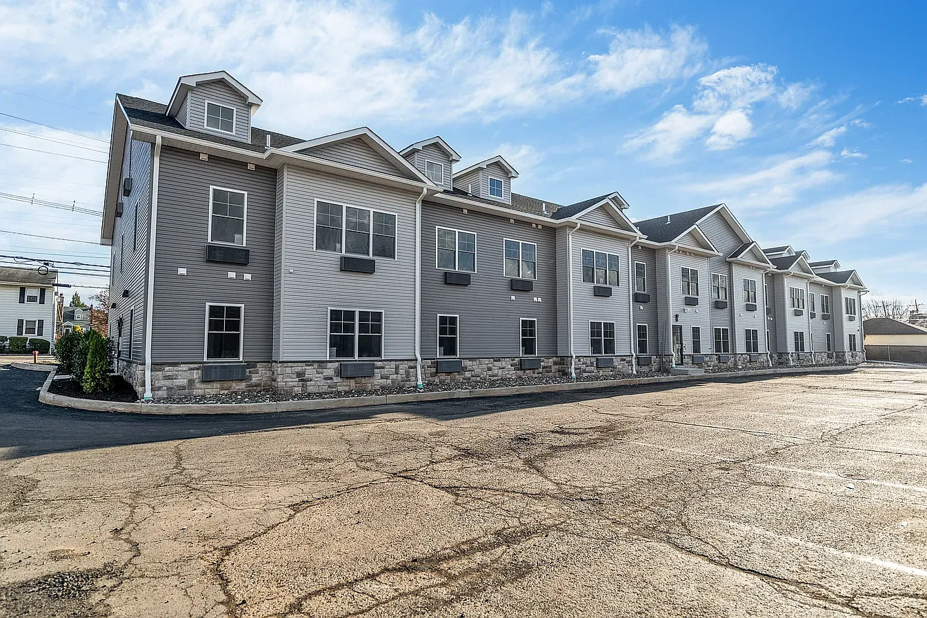 2 bed, 950 sqft, $2,800 — Photo 1