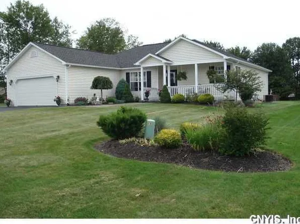 8797 Waterview Cir, Cicero, NY 13039