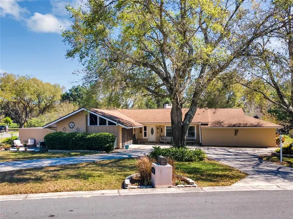 33830 Spring Dr, Leesburg, FL 34788