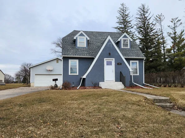 605 S 7th St, Olivia, MN 56277