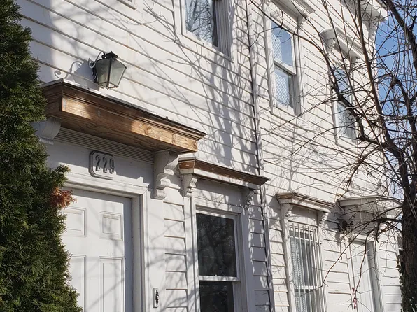 229 N Henry St #1, Alexandria, VA 22314