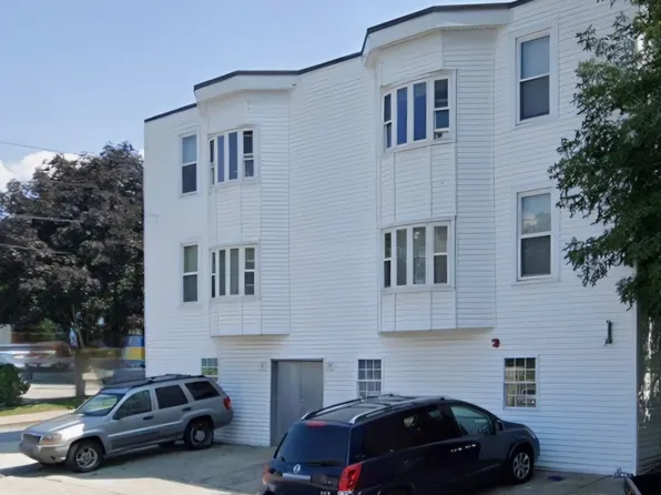 9 Wilson Ave #2F, Woonsocket, RI 02895