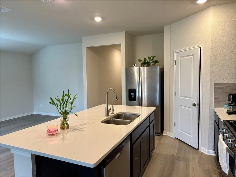 310 Fossil Dr — Photo 2