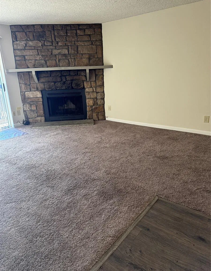 2 bed, 2.0 bath, 981 sqft, $1,675 — Photo 2
