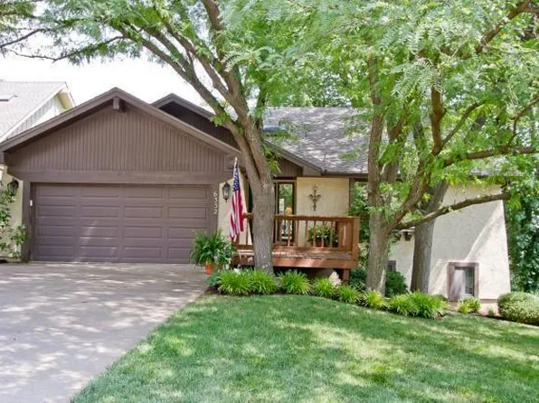 6332 W 52nd St, Mission, KS 66202