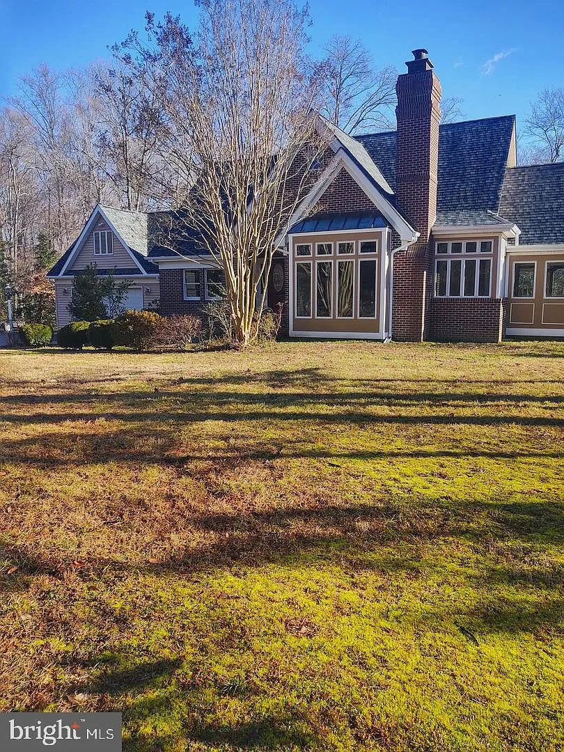 3 bed, 1.5 bath, 3333 sqft, $3,000 — Photo 1