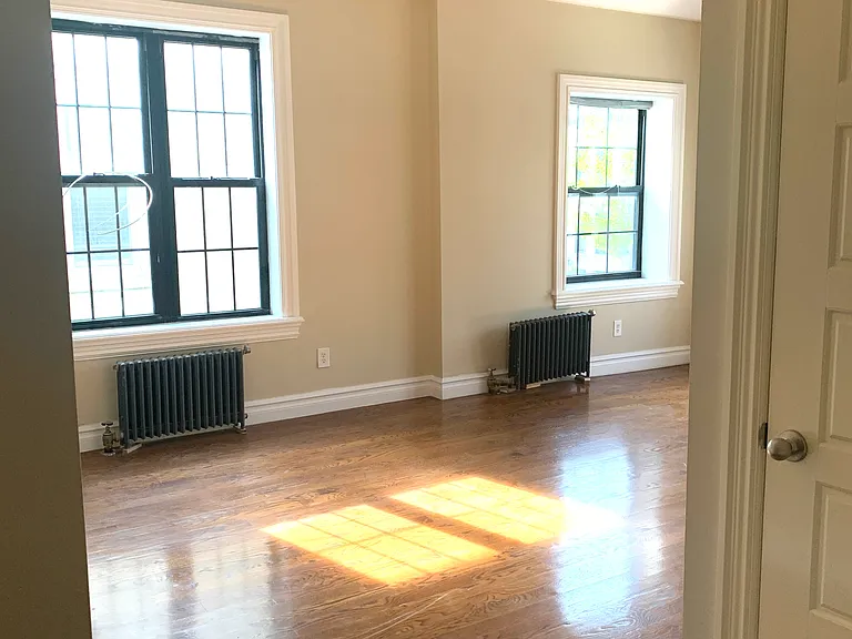 40 Sterling St #2 — Photo 6