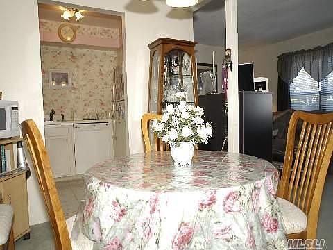 3rd image of 33 Bailey Ct