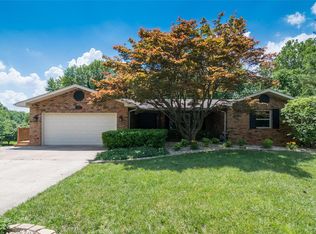 90 Glendale Dr, Glen Carbon, IL