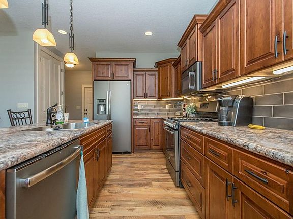 4th image of 1804 Meadow Lark Dr