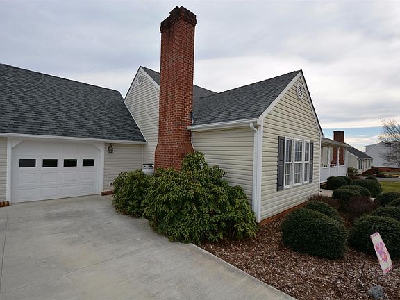 2nd image of 1094 Nickolas Berten Way