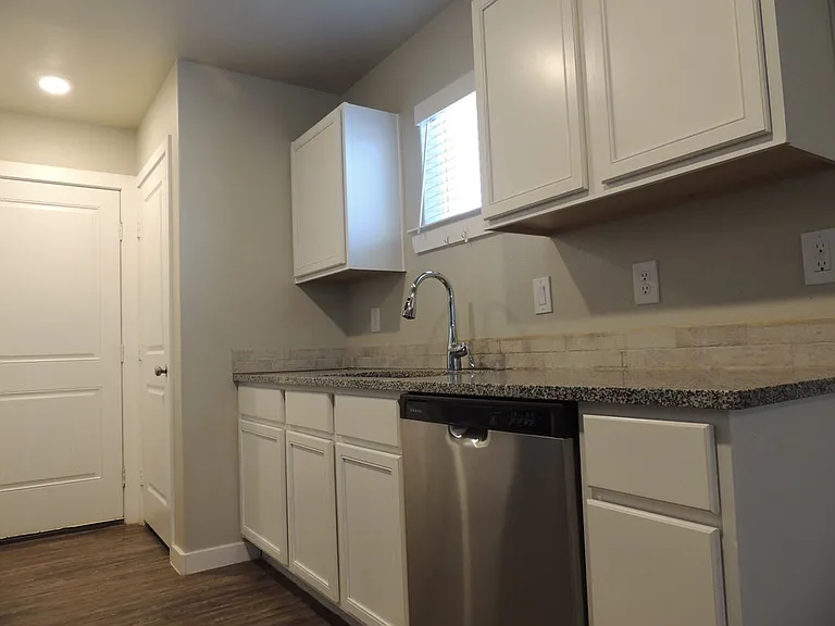 1200 Cajun St — Photo 6