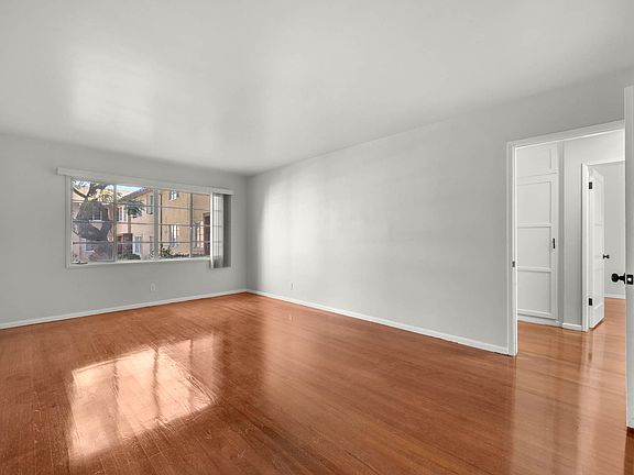 5th image of 4018 Hillcrest Dr APT A