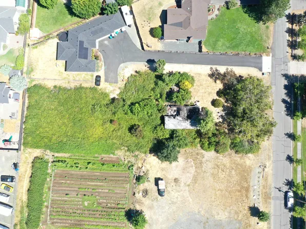 1414 Shady Ln, Grants Pass, OR 97527