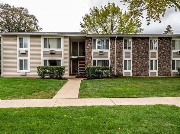 1600 Light Rd APT 109, Oswego, IL 60543