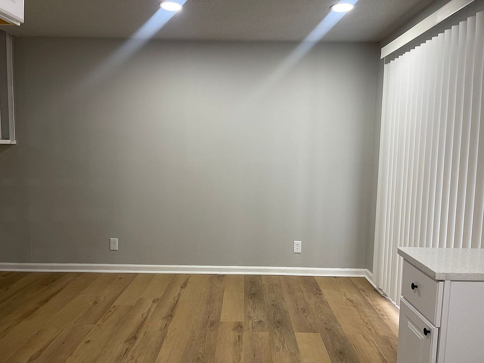 1st image of 3812 Parklane Dr #3812