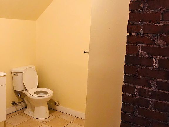 4th image of 414 Winthrop Ave