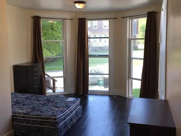 521 E State St #1A — Photo 5