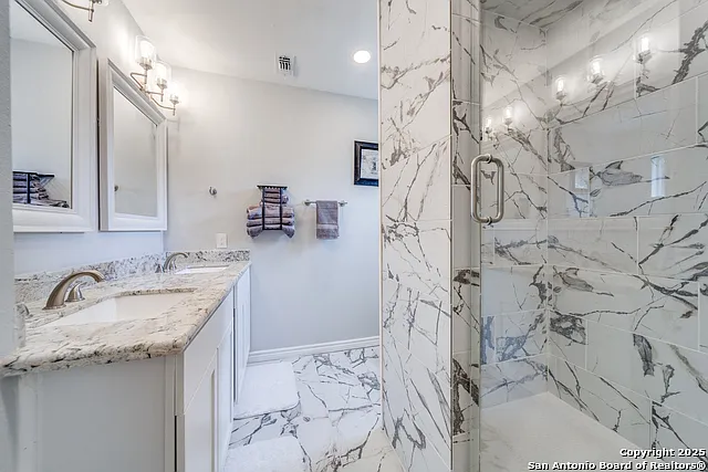 811 W Kings Hwy — Photo 39