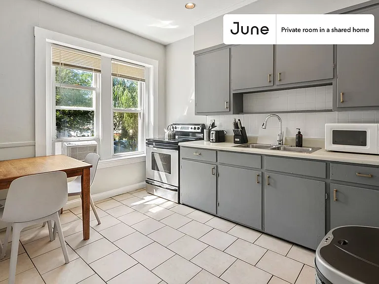 76 Easton St #C — Photo 8
