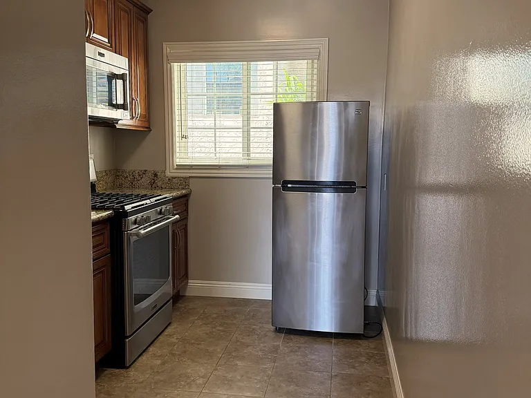 276 S Sierra Madre Blvd #18 — Photo 2