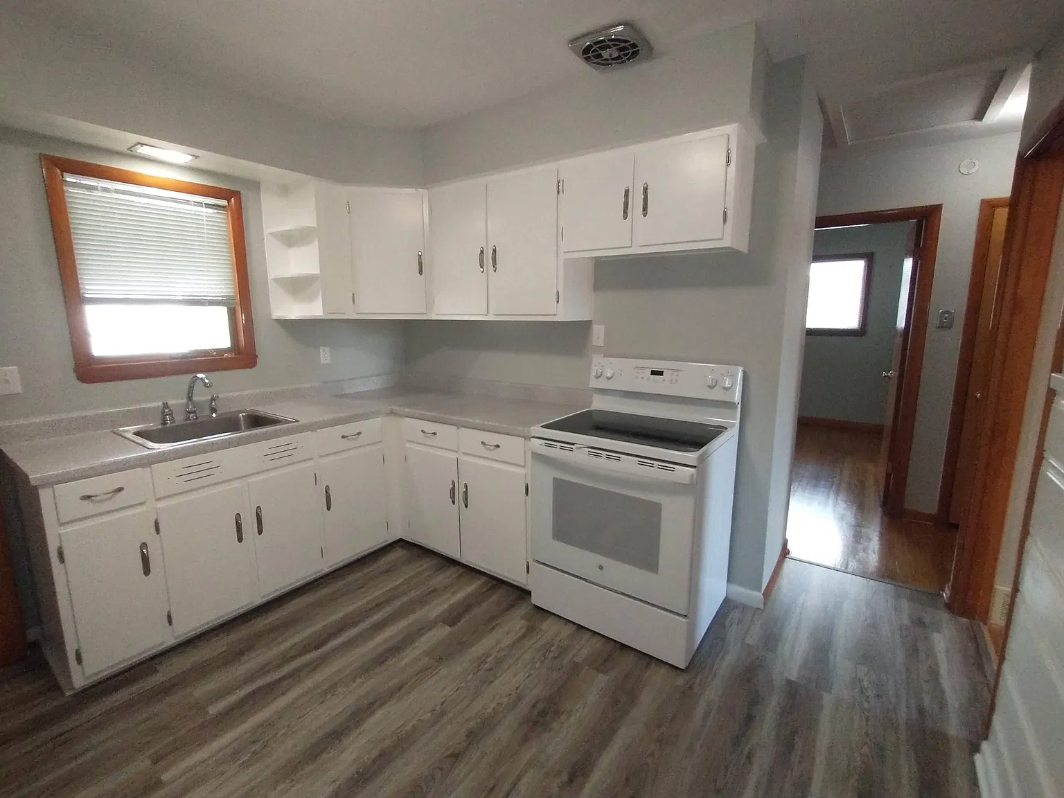 2 bed, 700 sqft, $1,300 — Photo 3