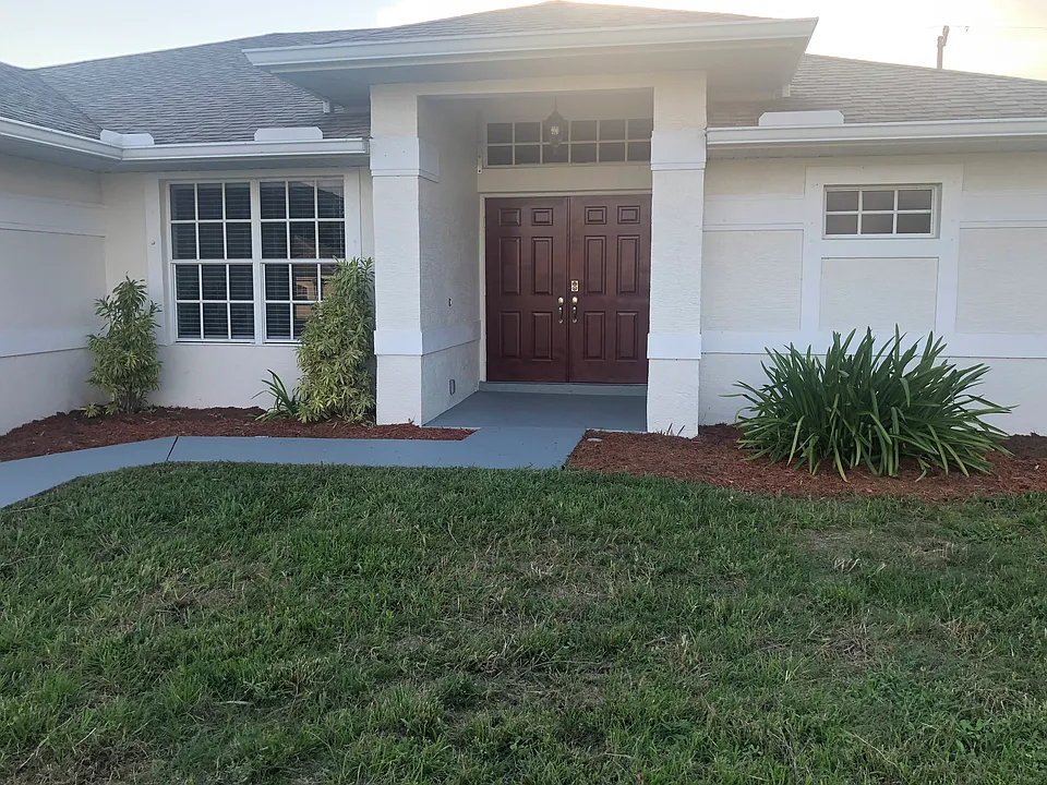 1100 NW Juanita Pl