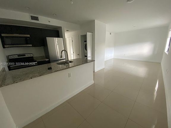 3rd image of 423 E 27th St #102