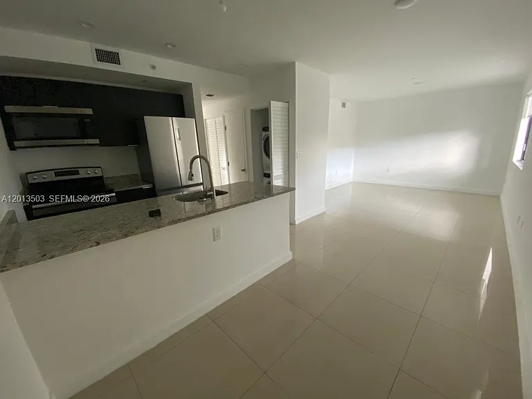 423 E 27th St #102 — Photo 3