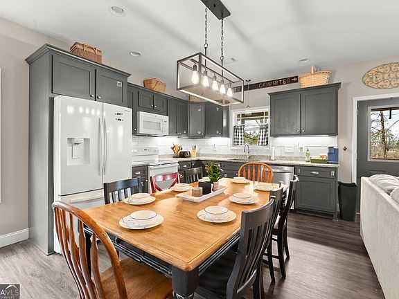 5th image of 97 Cherokee Rd