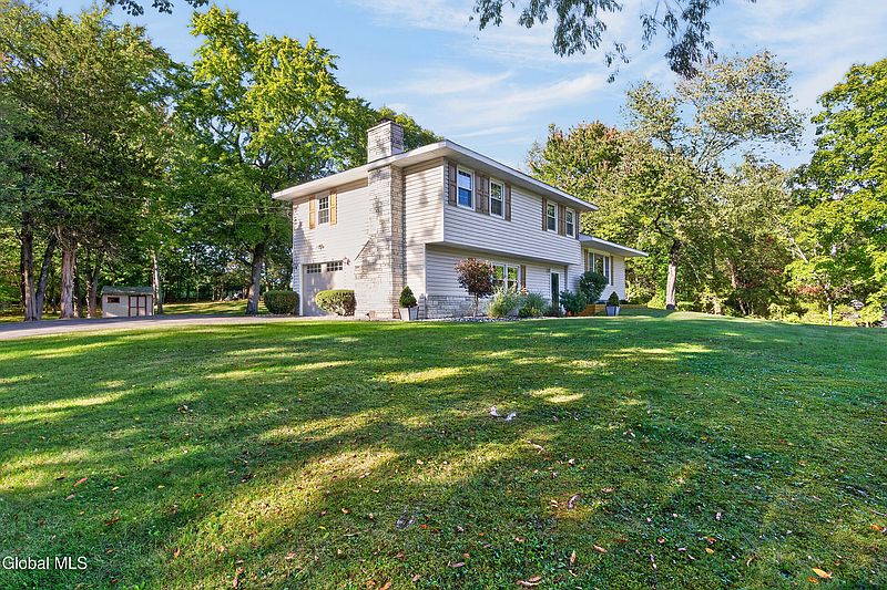 3rd image of 313 Pine Circle