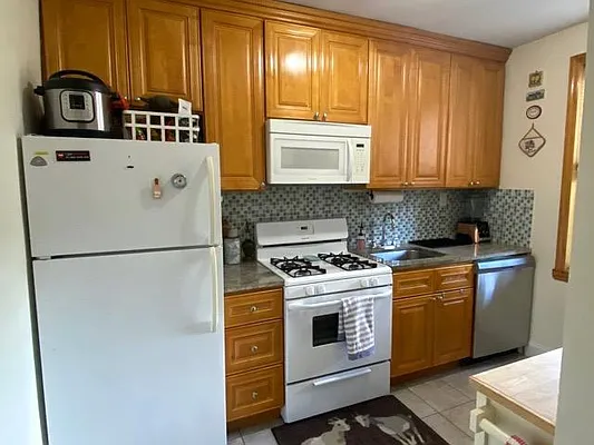 Rented by Bouklis Group | media 3