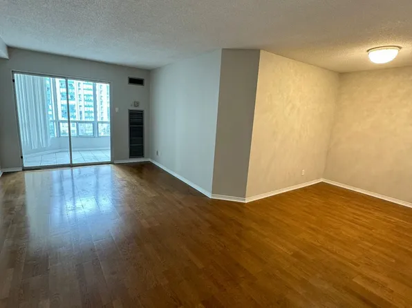 115 Hillcrest Ave #610, Mississauga, ON L5B 3Y9