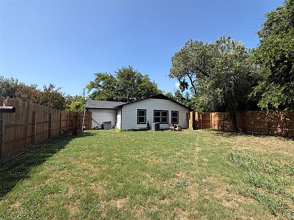 4th image of 2028 E Jones St