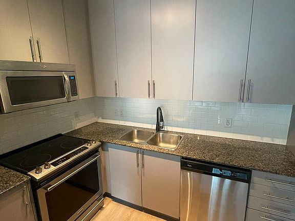 4th image of 85 Duke St W #103