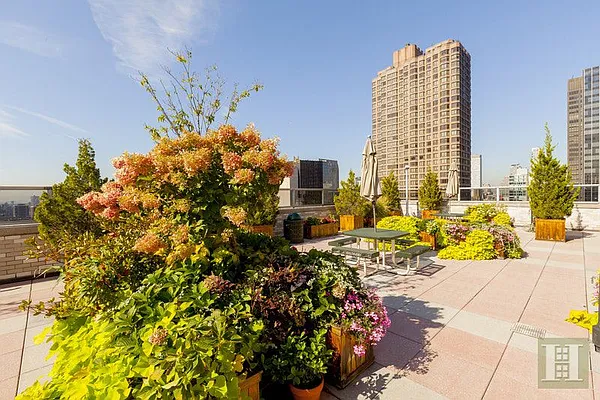 Rented by Halstead Real Estate | media 18