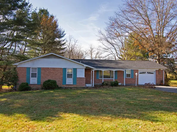 149 Hickory Ln, Lewisburg, WV 24901